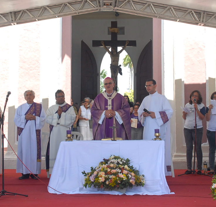 Dom Fernando e Dom Limacêdo celebram missas em cemitérios neste Dia de